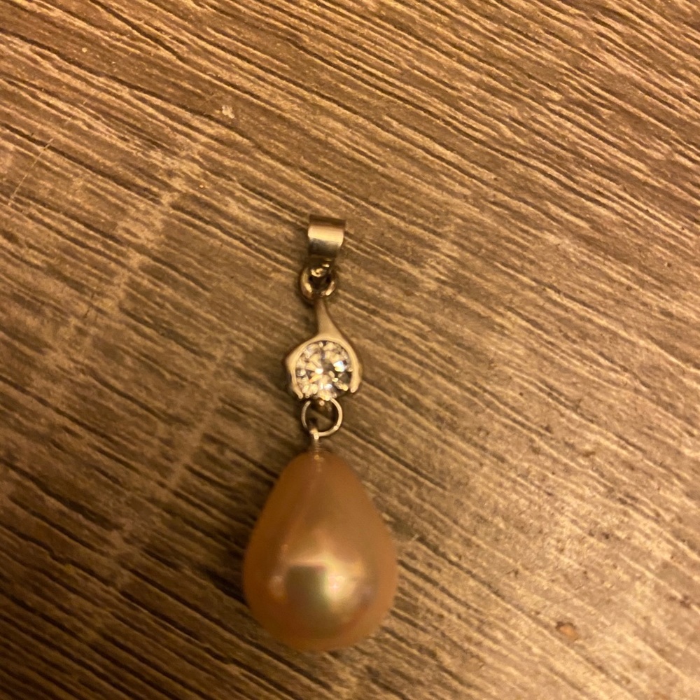 Genuine cream colored pearl pendant